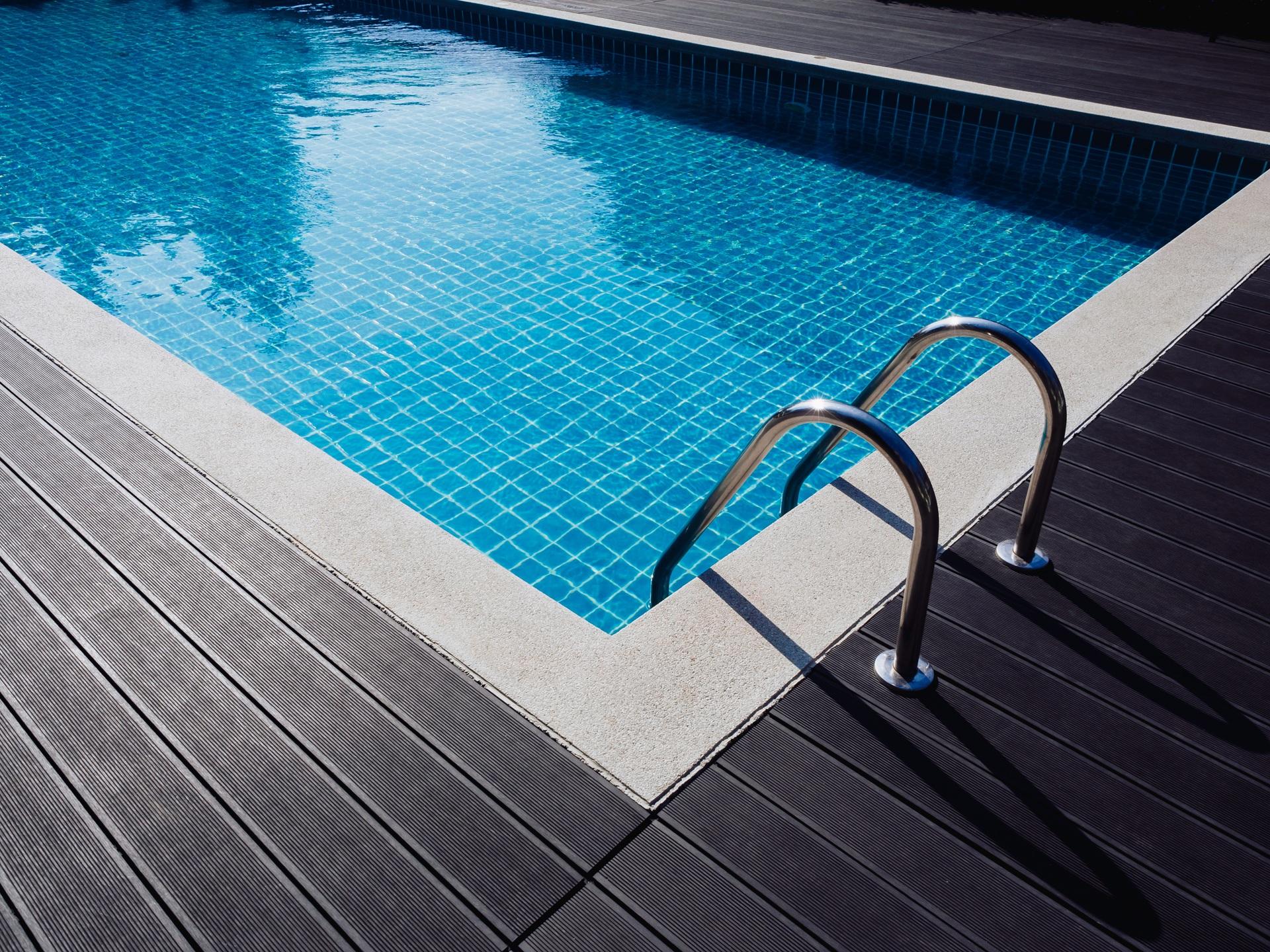 Pool mit Holzdeck | Pool Heizung